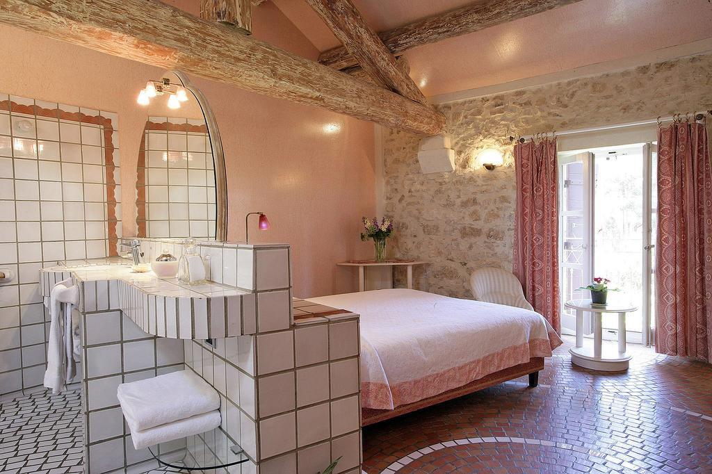 Auberge De Noves Domaine Du Deves Стая снимка